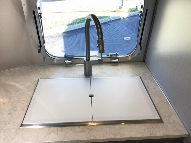 New 2026 Airstream Caravel 20FB - Image 33